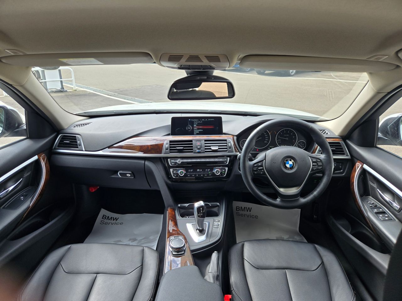 320I XDRIVE SEDAN RHD