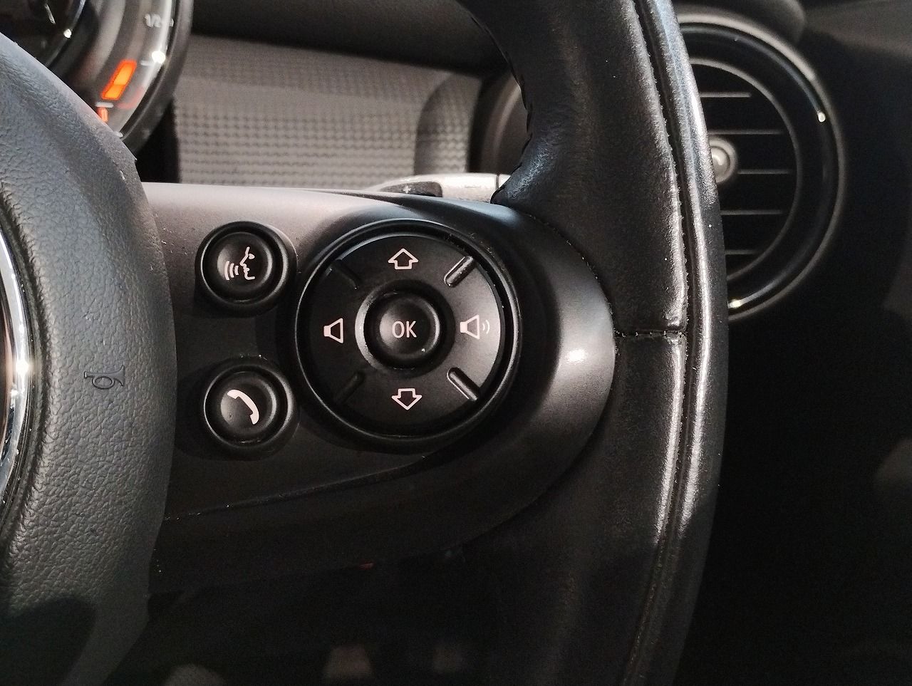 F55 COOPER D (AT)