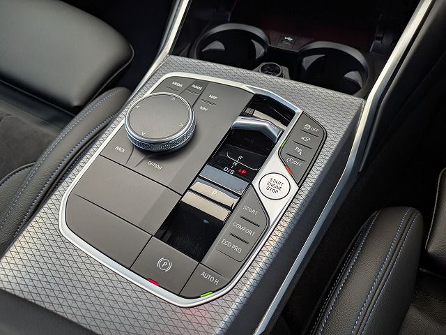 320d xDrive Berline RHD