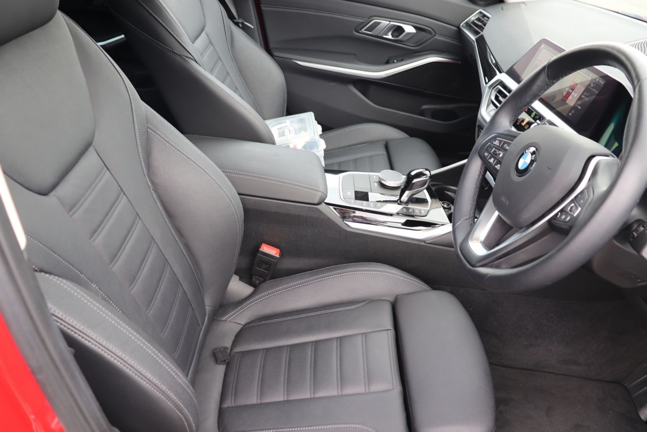 G20 320d xDrive RHD Saloon