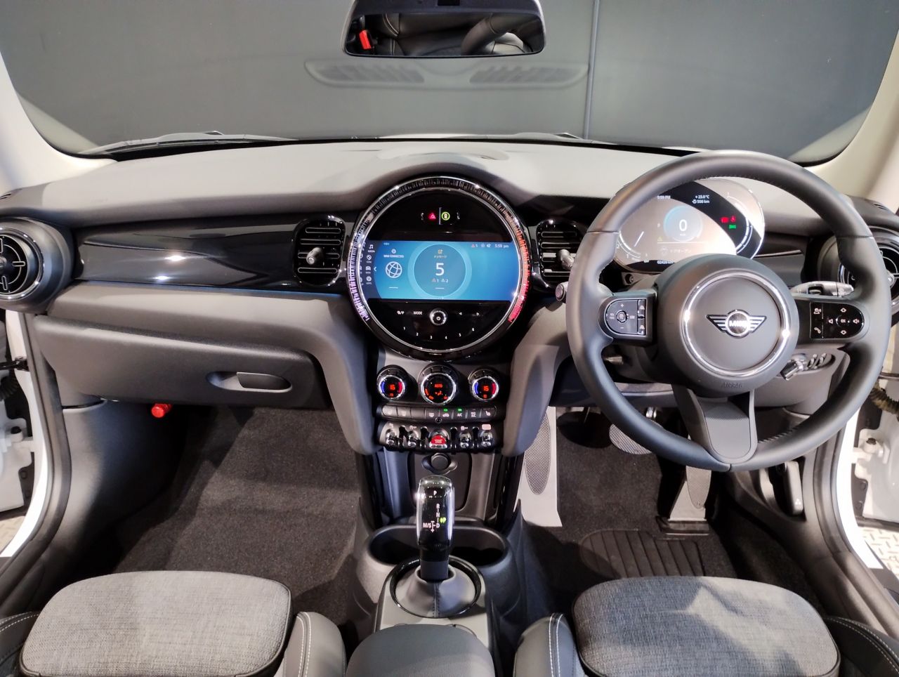 MINI Cooper F56 RHD