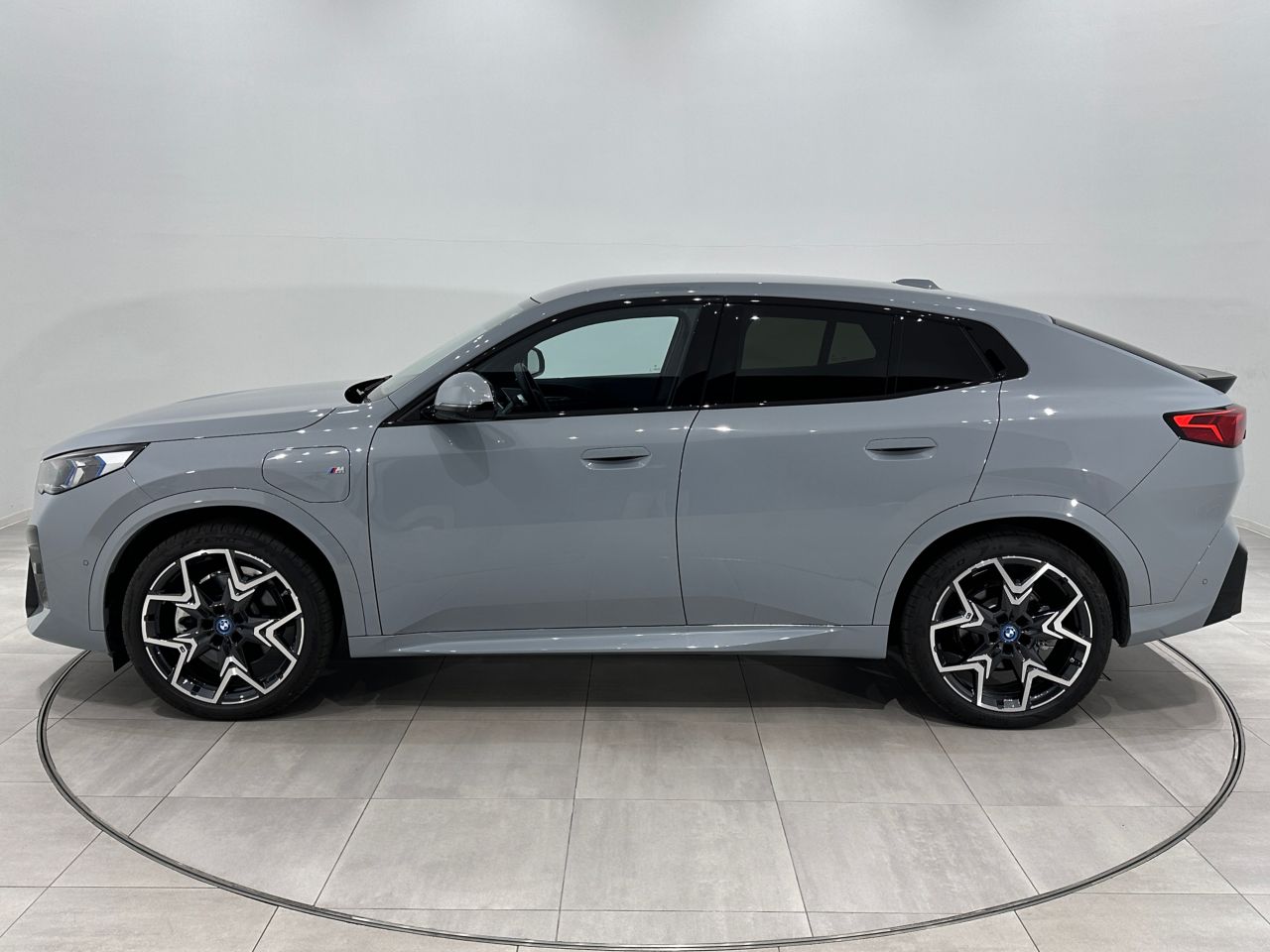 iX2 xDrive30 MSP