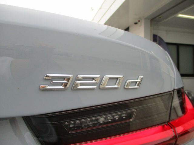 320d xDrive Berline RHD