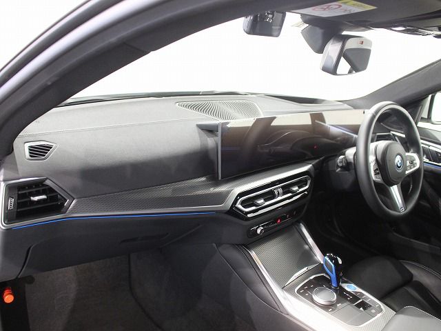 G26 i4 eDrive40 RHD