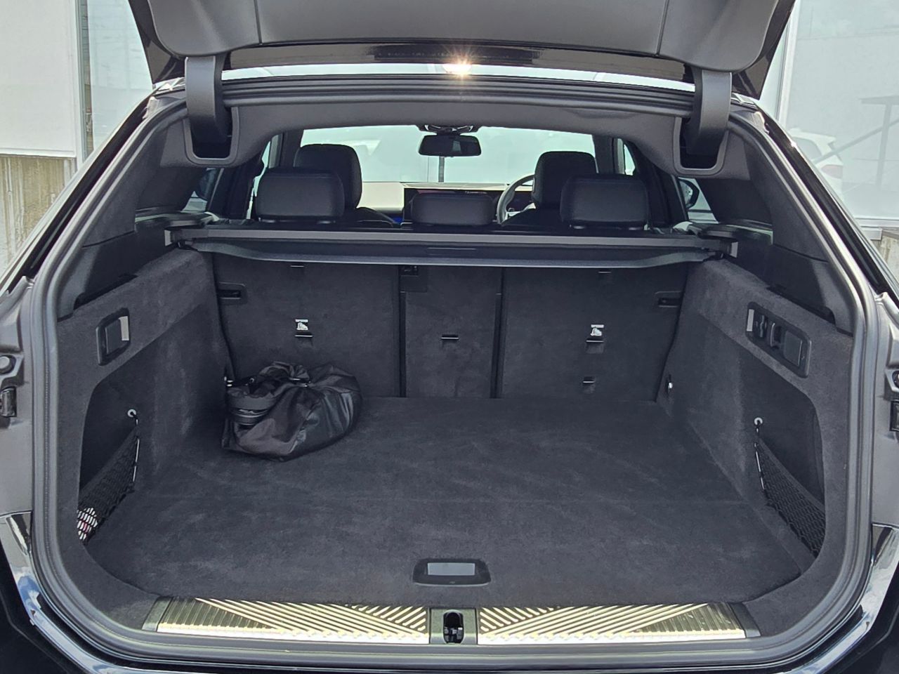 BMW i5 eDrive40 M Sport RHD