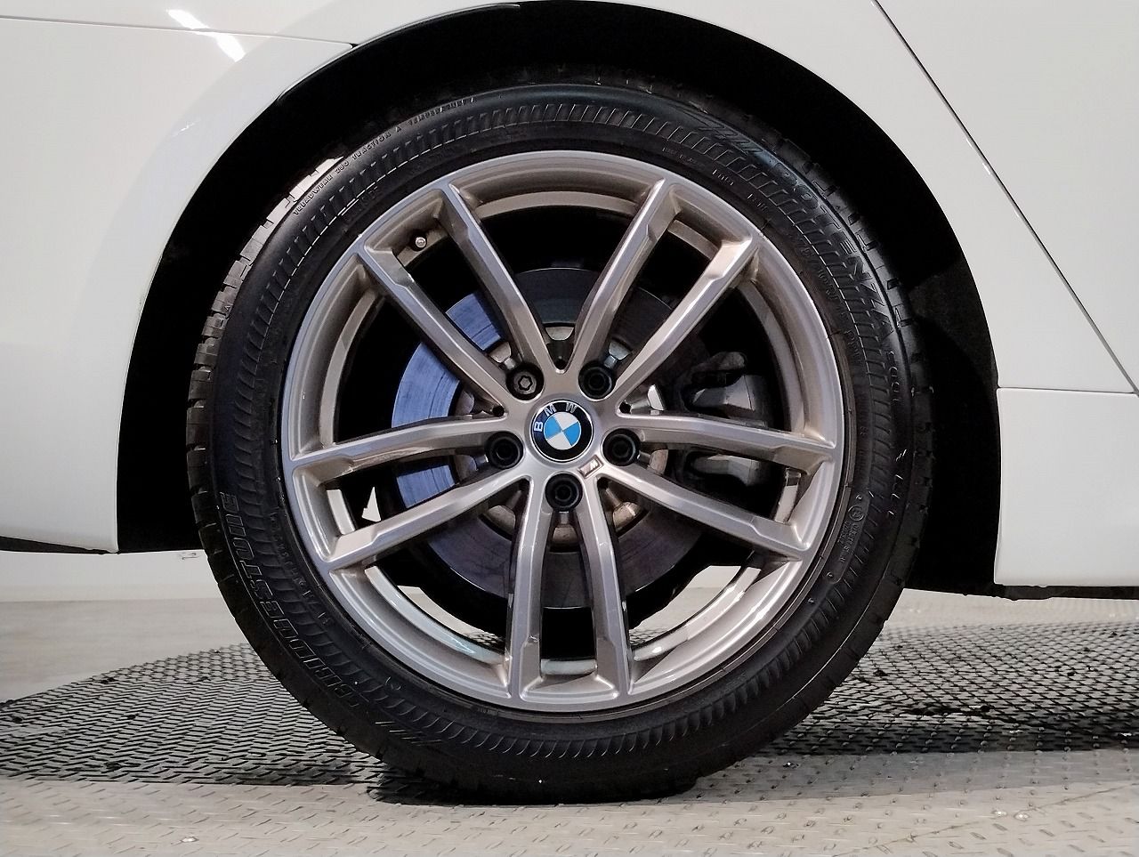 523I