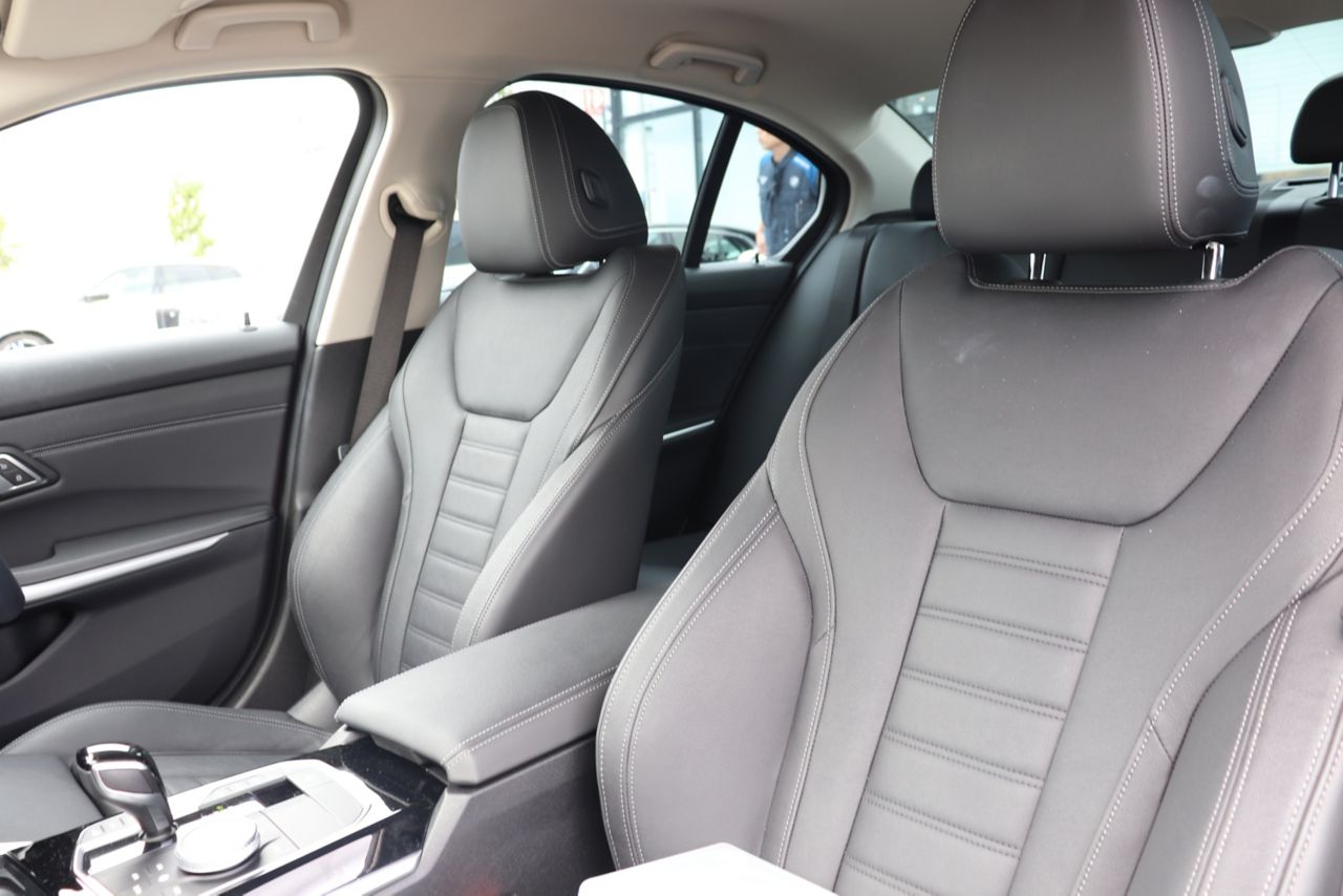 G20 320d xDrive RHD Saloon