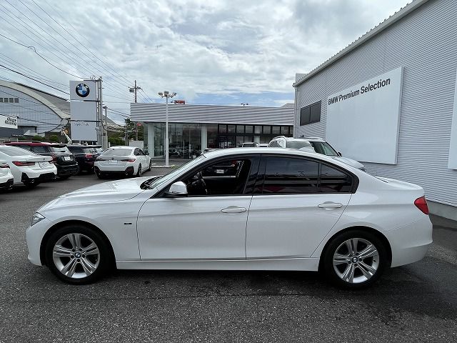 320I SEDAN RHD