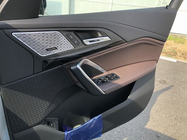 U11 iX1 xDrive30
