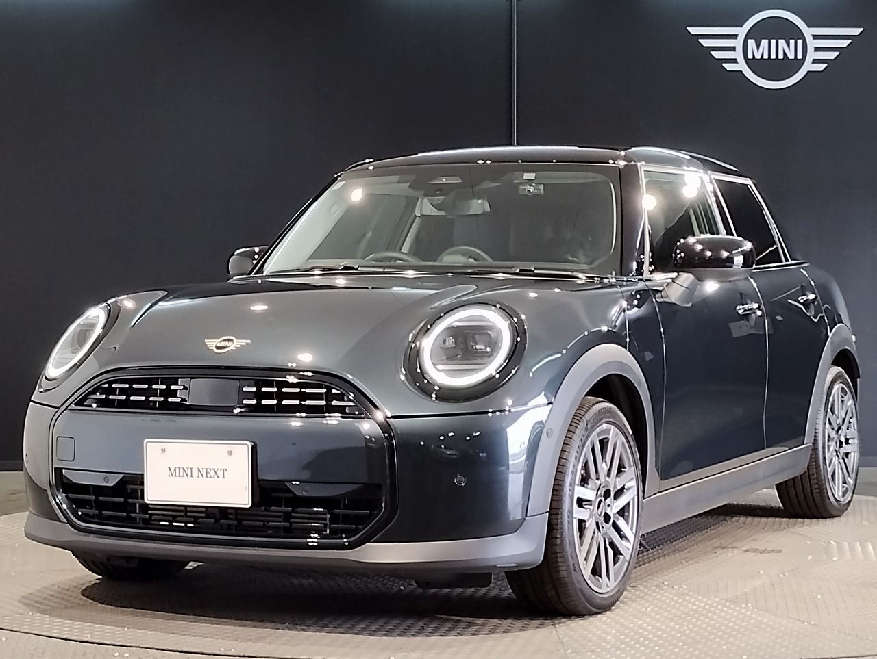 THE NEW MINI COOPER (5 DOOR) C