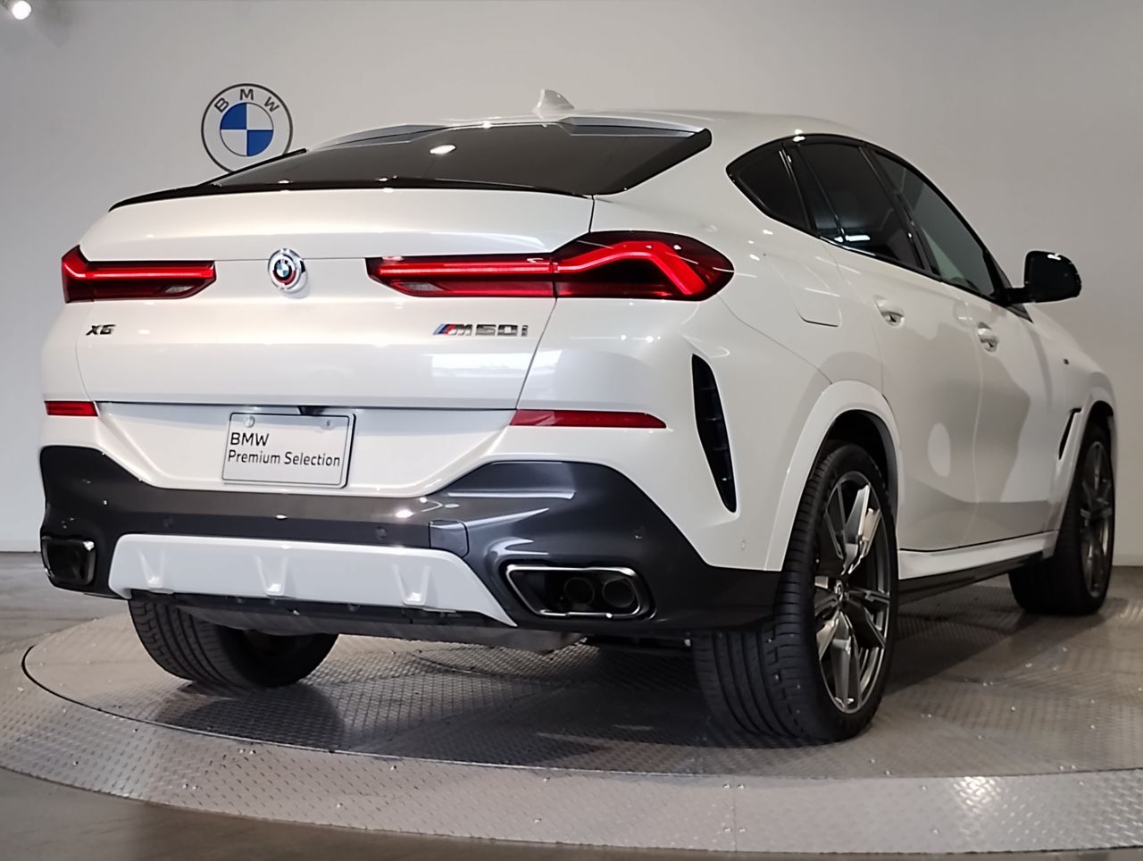 X* M50i RHD