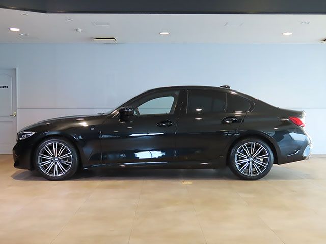 G20 320d xDrive RHD Saloon