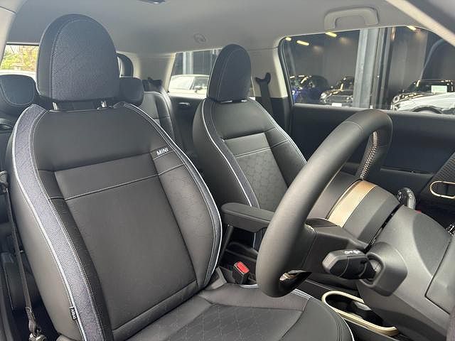 J01 MINI Cooper E