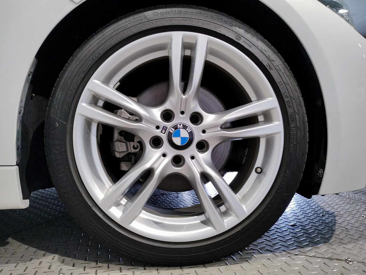 320I SEDAN RHD