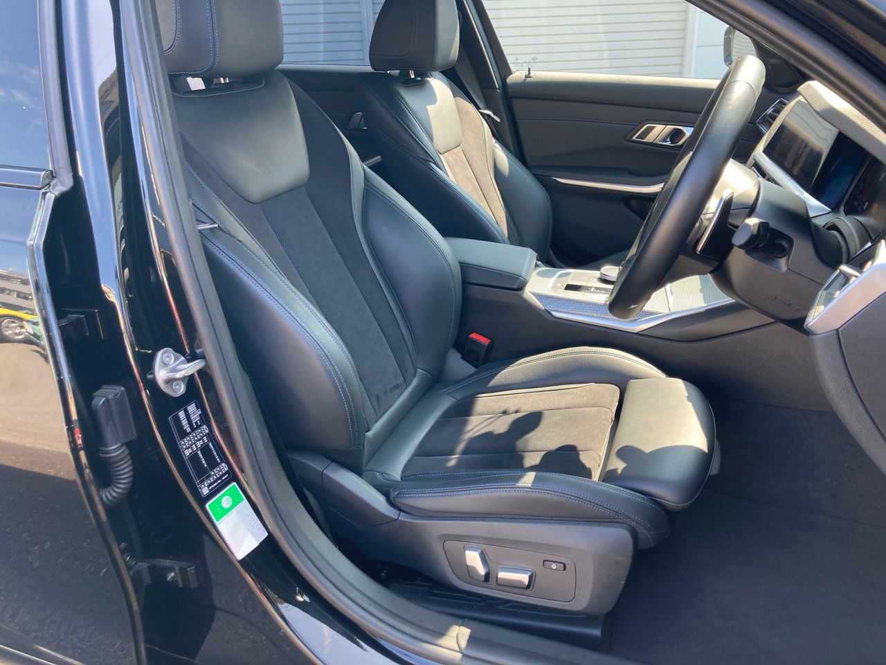 G21 320i RHD