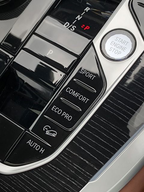 X7 xDrive40d RHD US