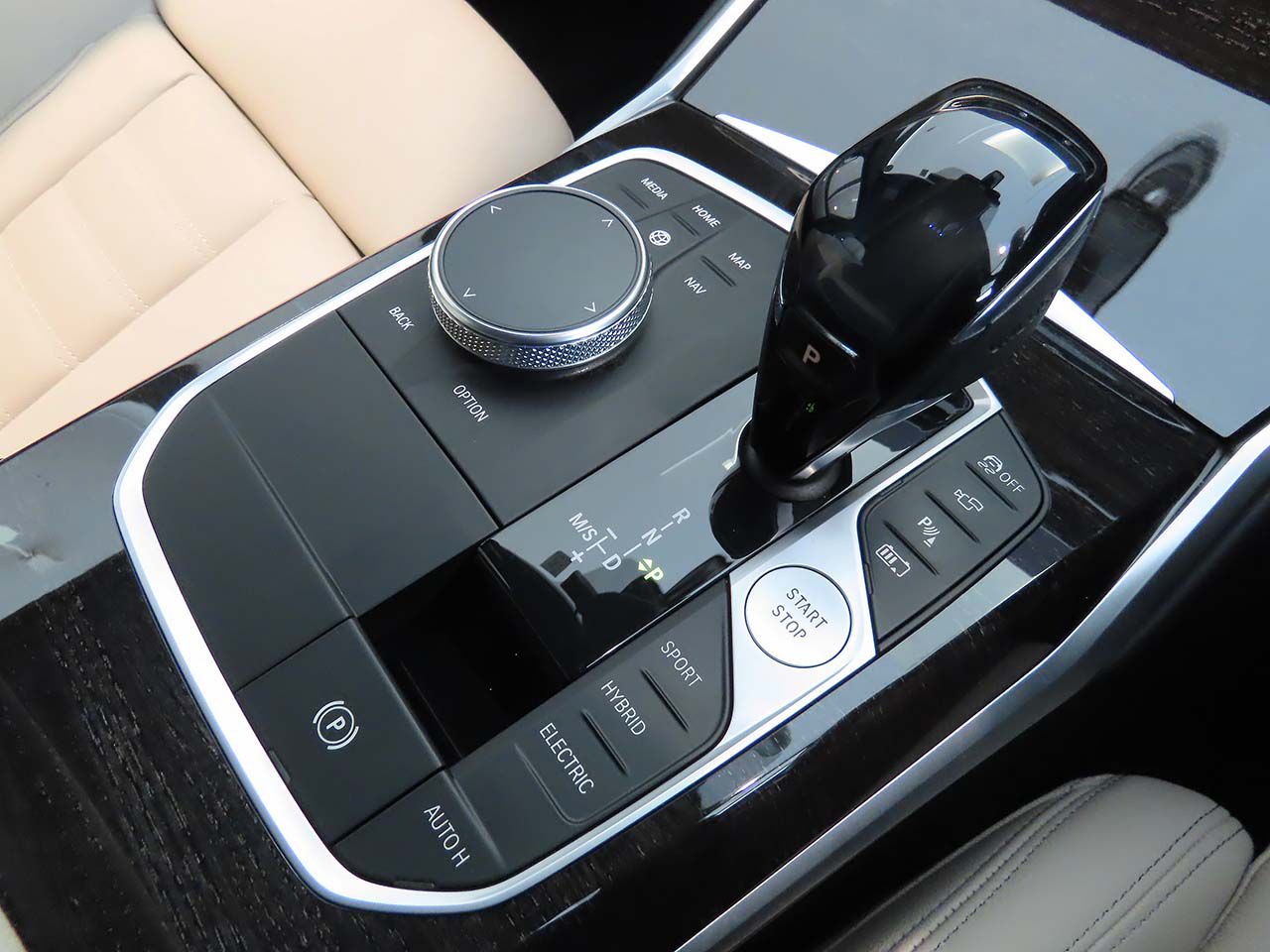 G20 330e Saloon RHD