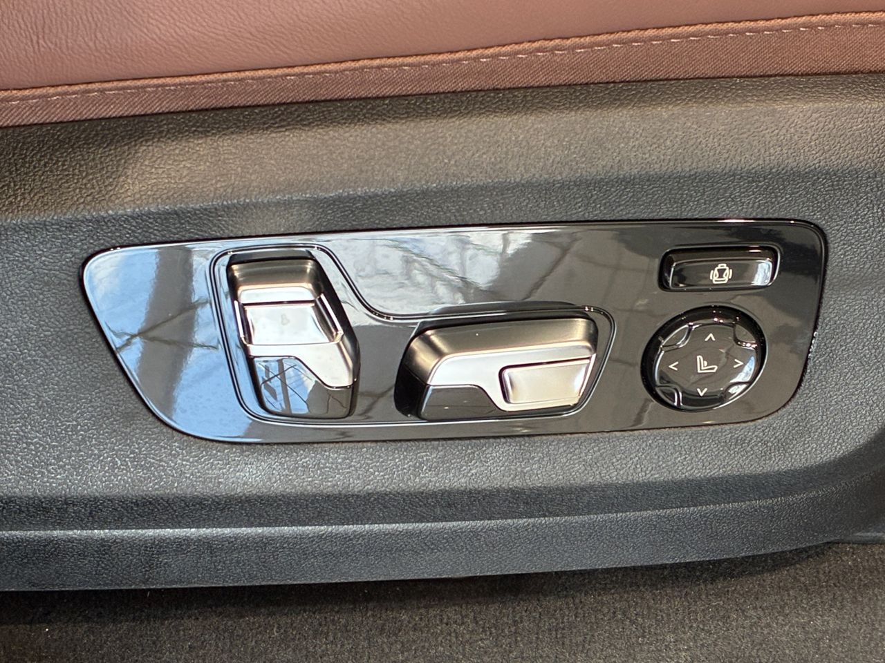 X7 xDrive40d RHD US