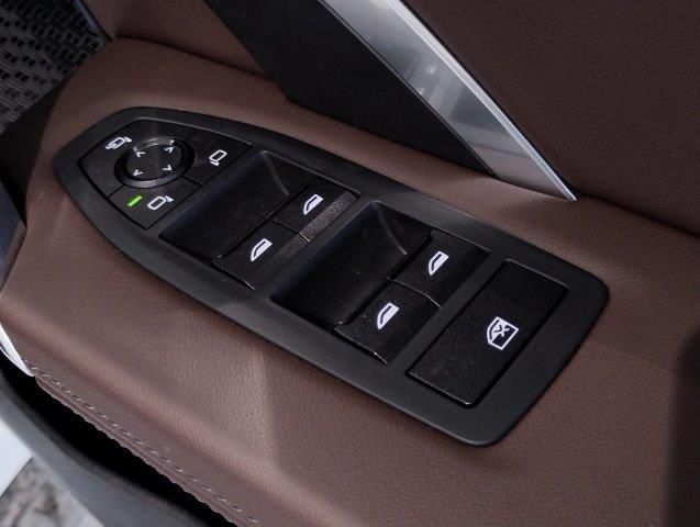 U11 iX1 xDrive30
