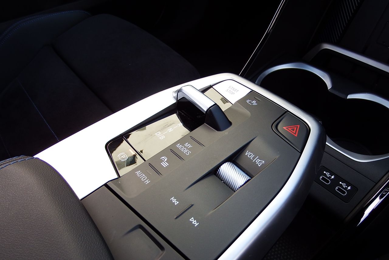 U11 iX1 xDrive30