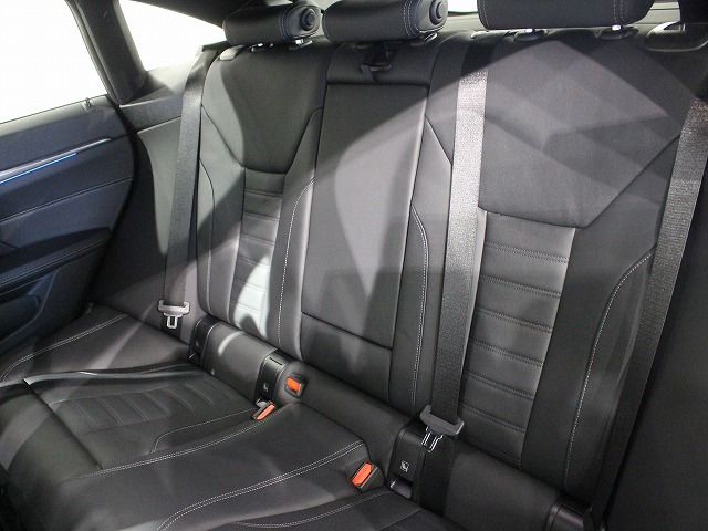 G26 i4 eDrive40 RHD