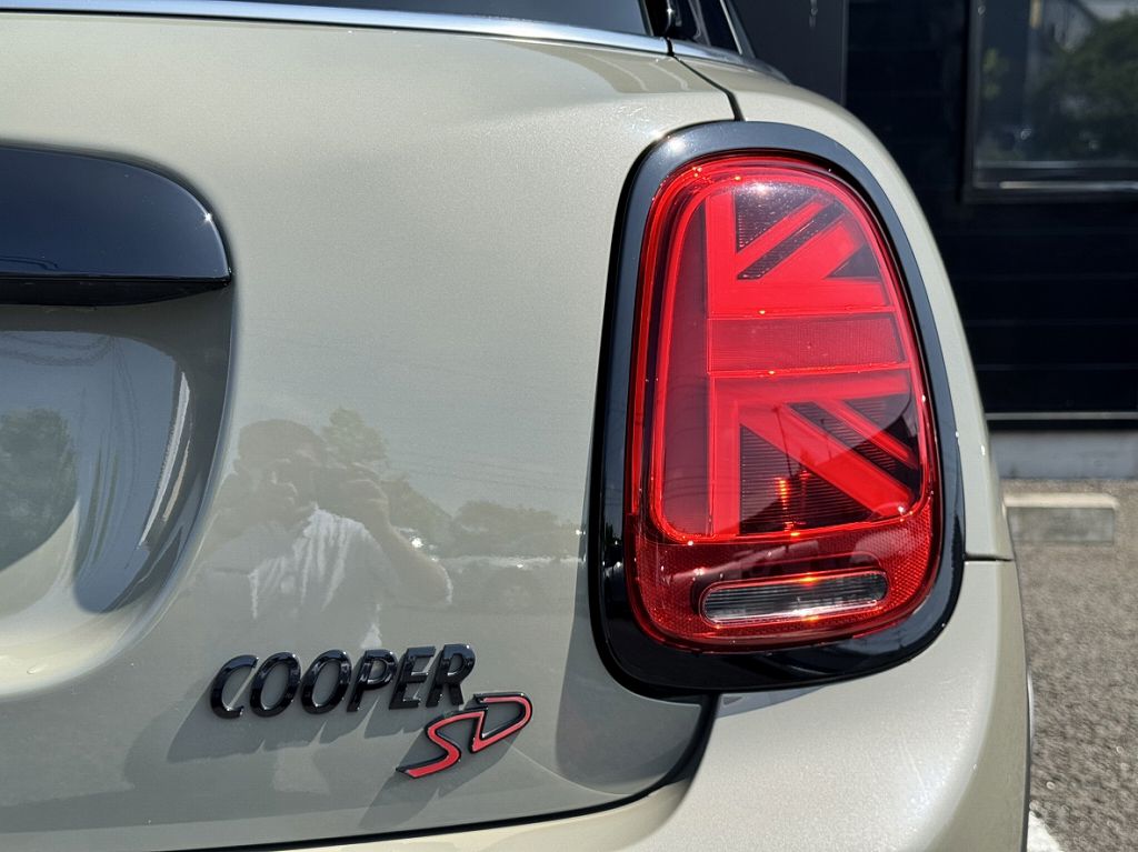 F55 COOPER S D(AT)