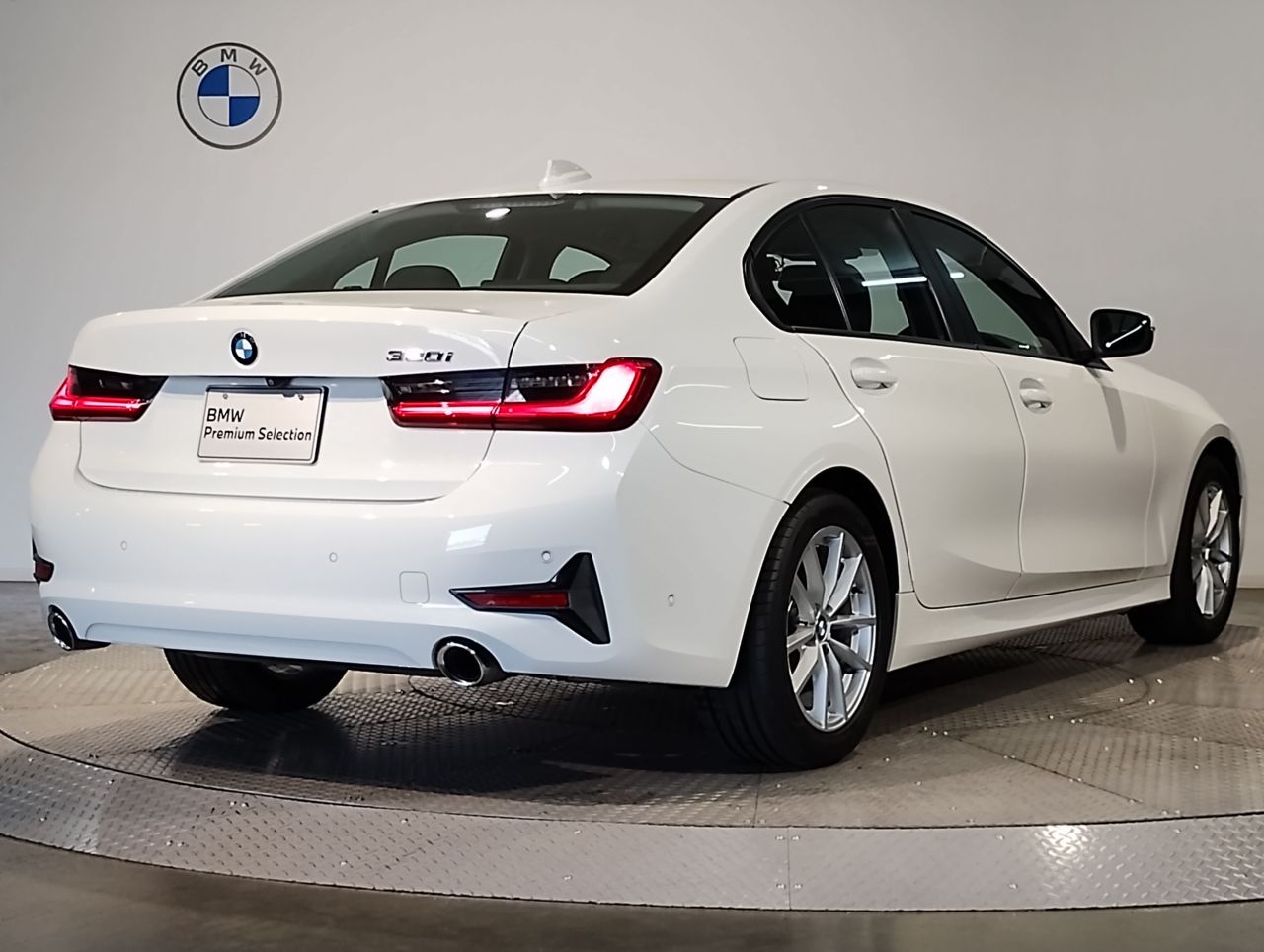 320i Sedan RHD