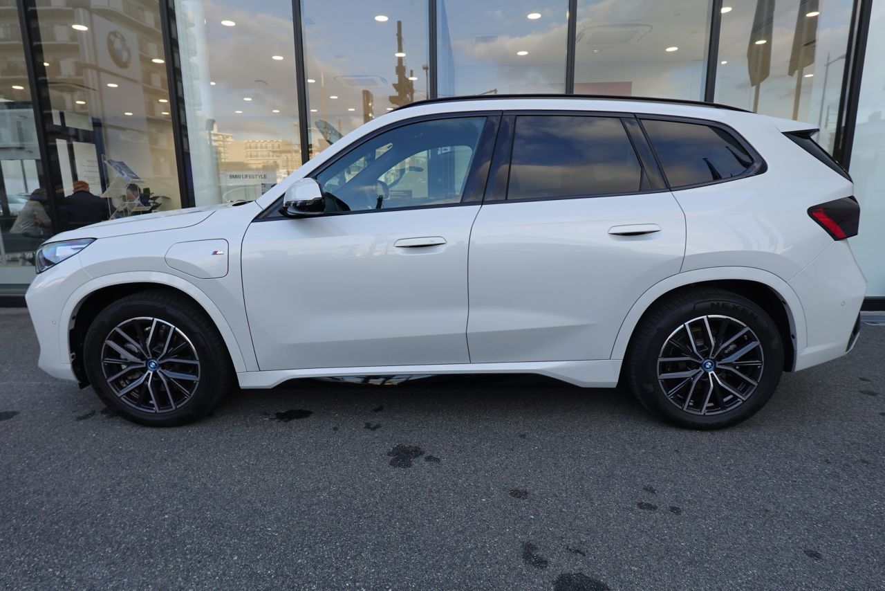 U11 iX1 xDrive30