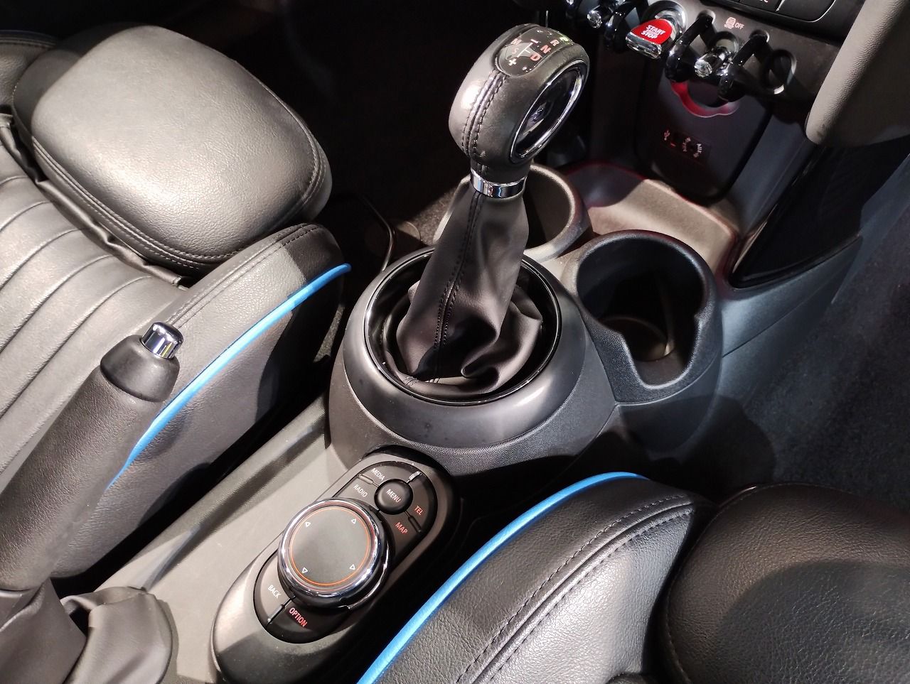 F55 COOPER S D(AT)