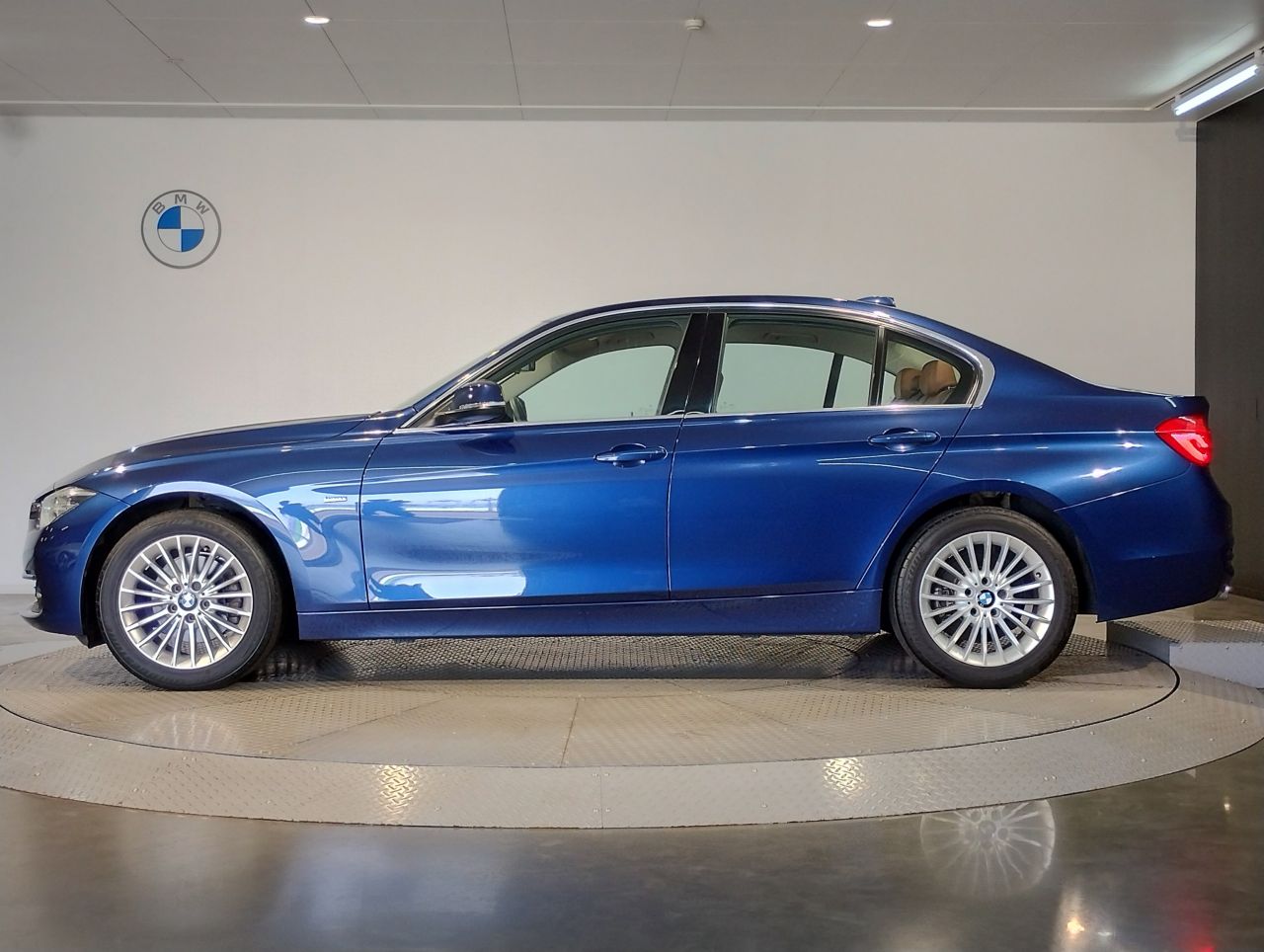 320D SEDAN RHD