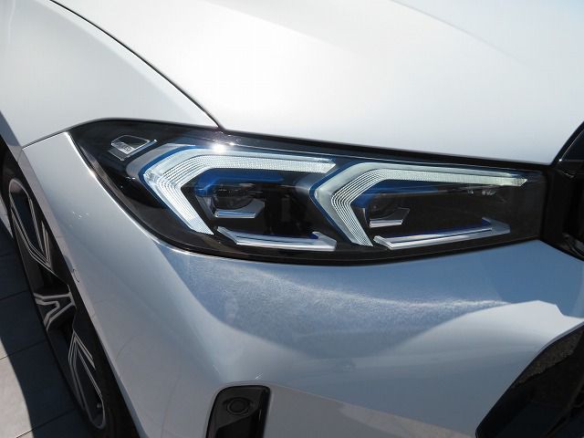 320d xDrive Berline RHD