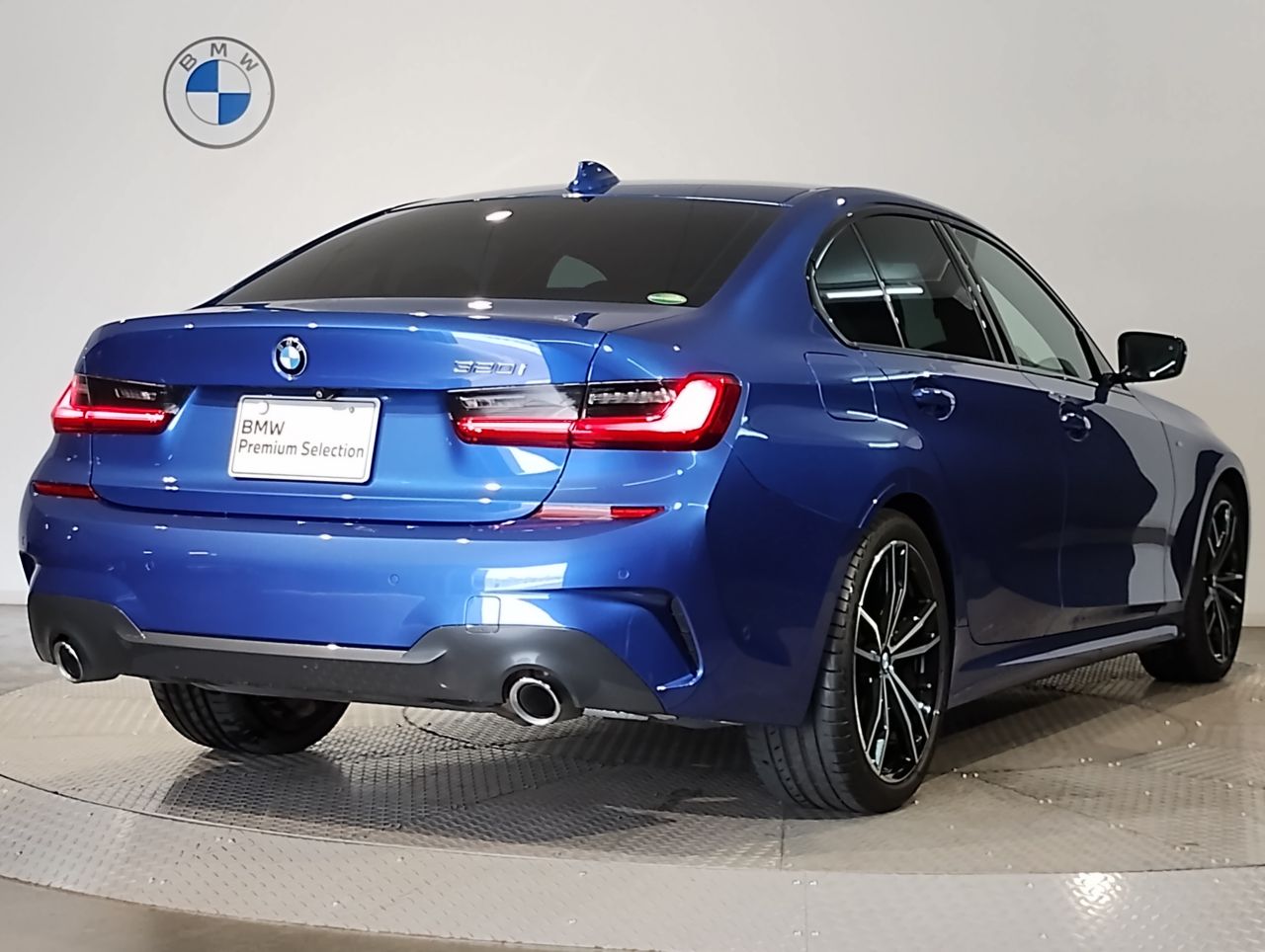 320i Sedan RHD