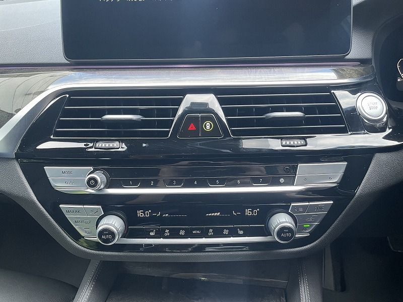 530e Sedan RHD