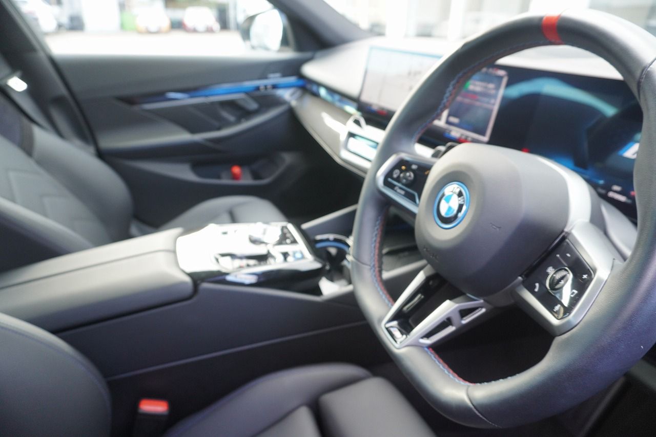 BMW i5 M60 xDrive Sedan RHD