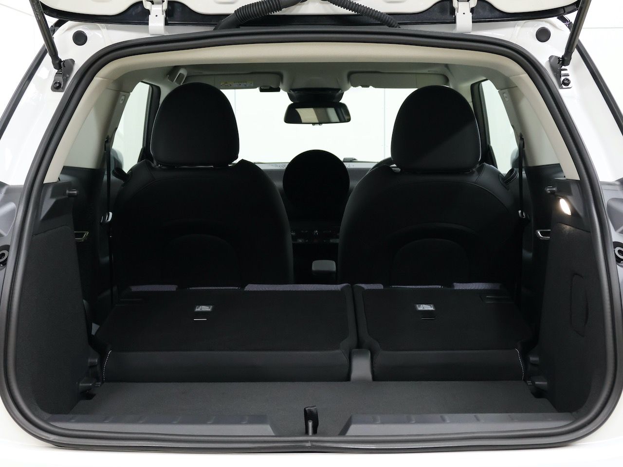 J01 MINI Cooper E
