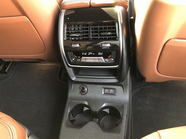 X7 xDrive40d RHD US