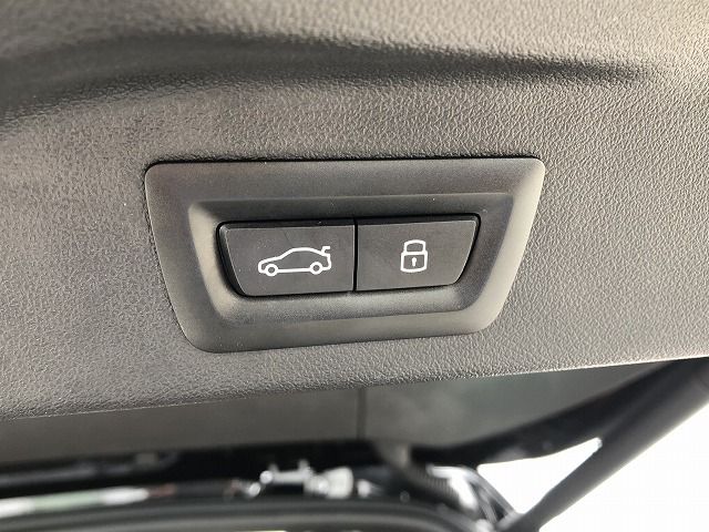 X7 xDrive40d RHD US