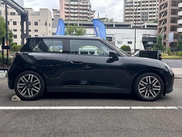 J01 MINI Cooper E