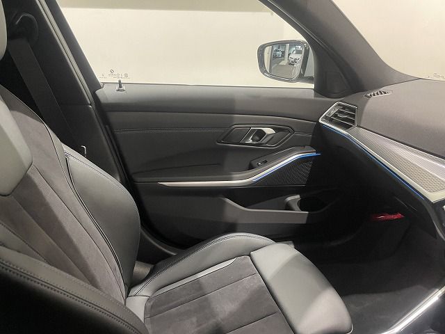 320d xDrive Berline RHD