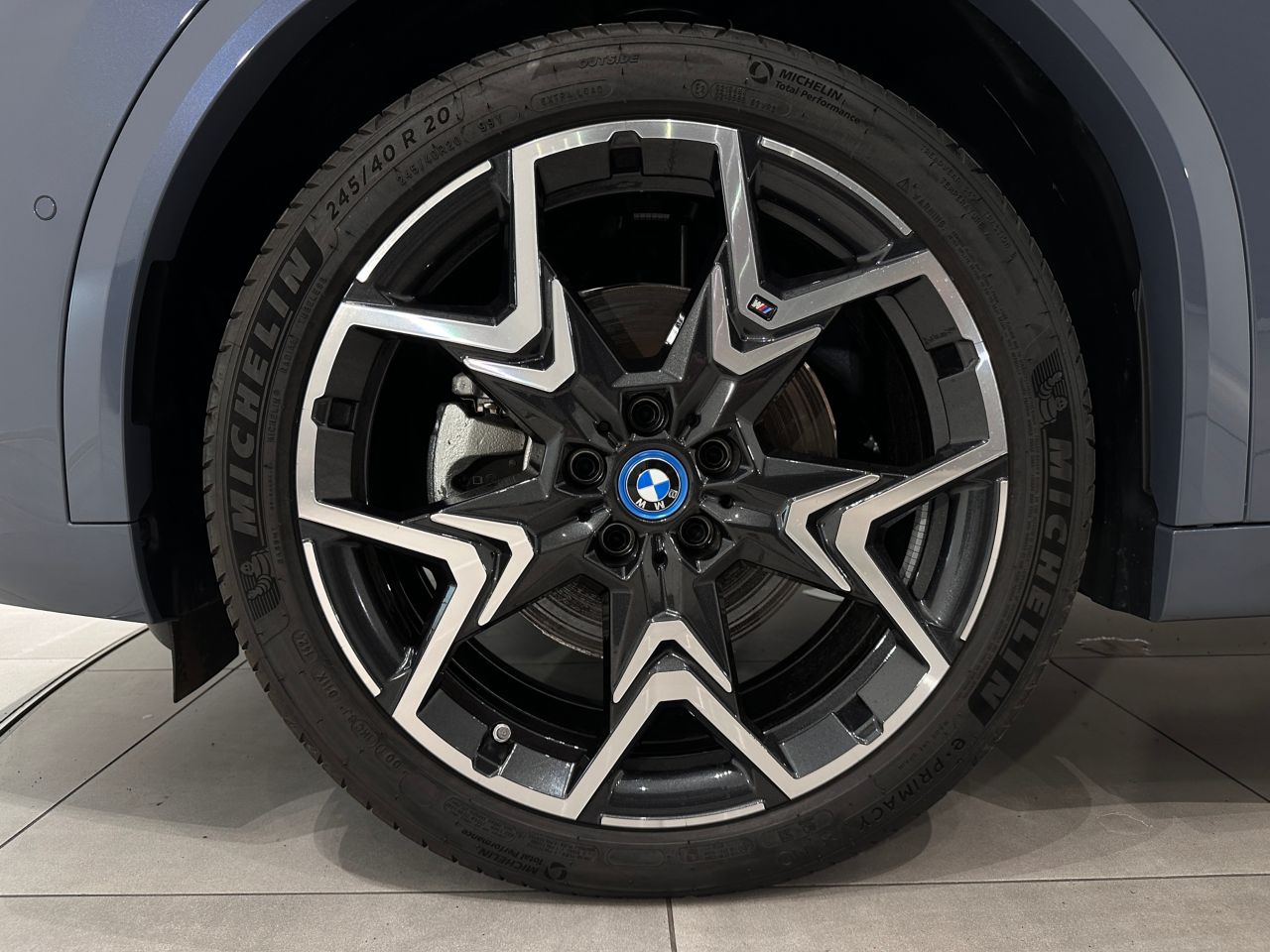 iX2 xDrive30 MSP