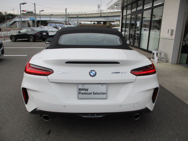 G29 z4 sDrive20i RHD