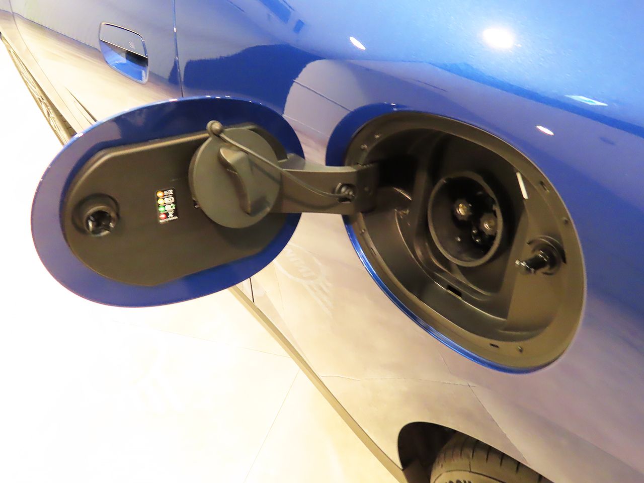 J01 MINI Cooper E