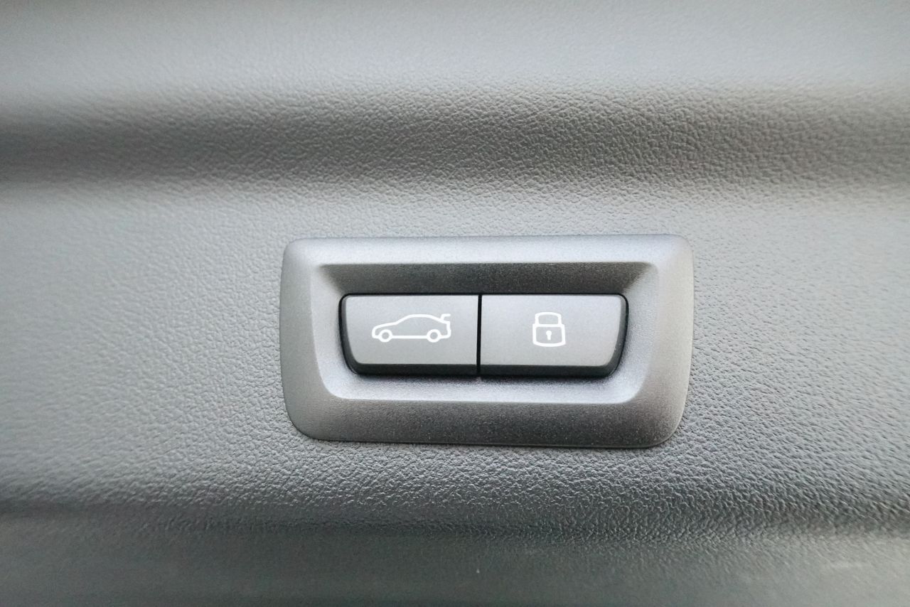 U11 iX1 xDrive30