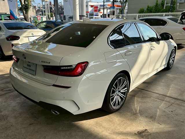 G20 320d xDrive RHD Saloon