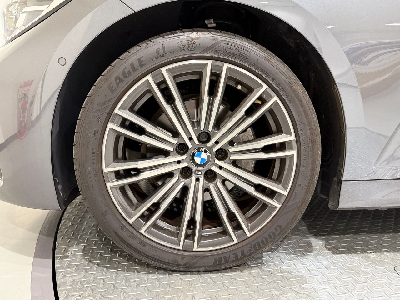 G21 320i RHD