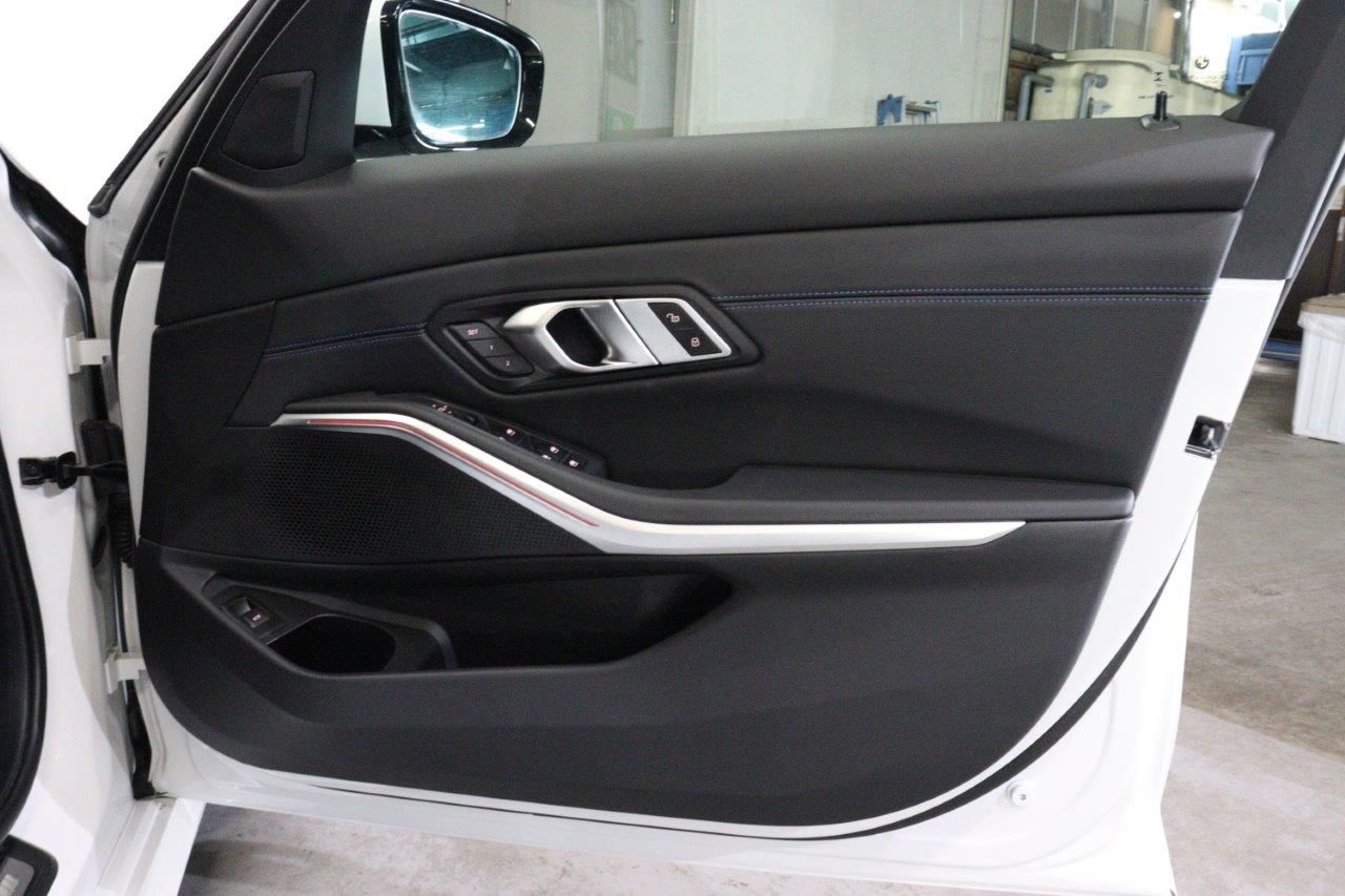 320d xDrive Berline RHD