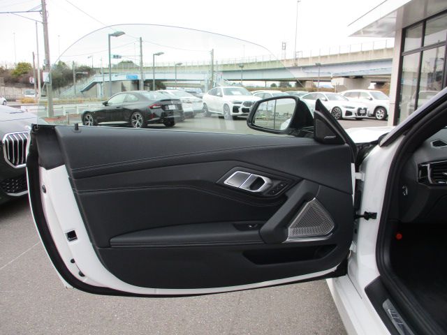 G29 z4 sDrive20i RHD