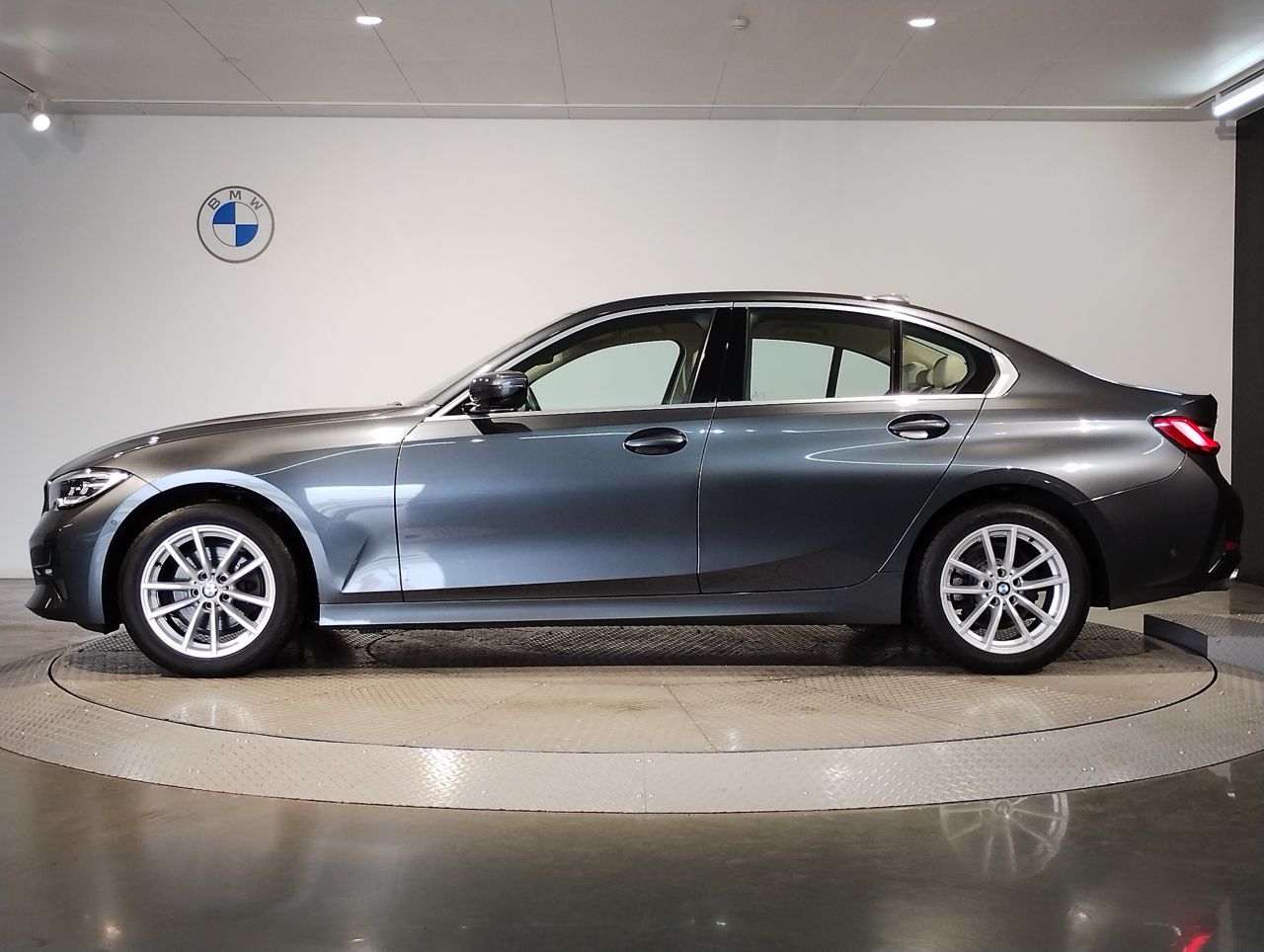 G20 320d xDrive RHD Saloon