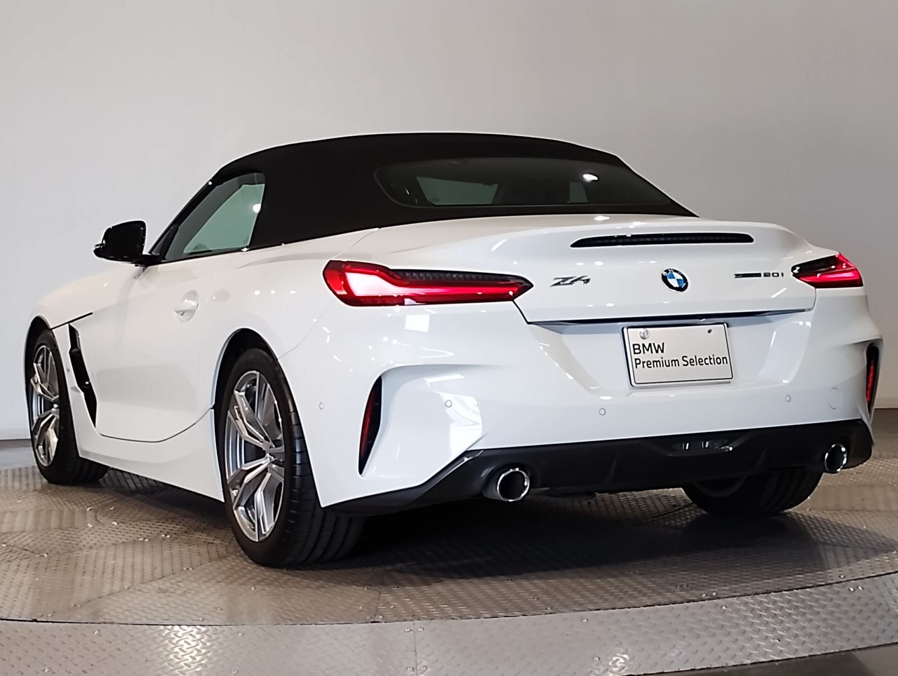 G29 z4 sDrive20i RHD