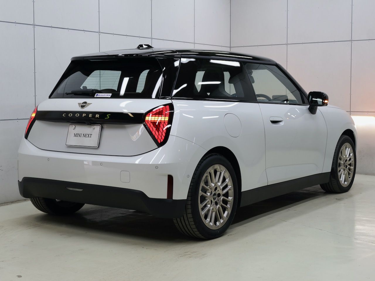 J01 MINI Cooper SE